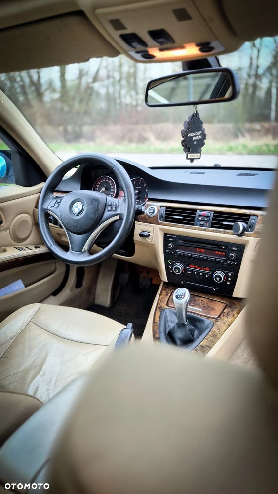 BMW Seria 3 325i Edition Sport - 8