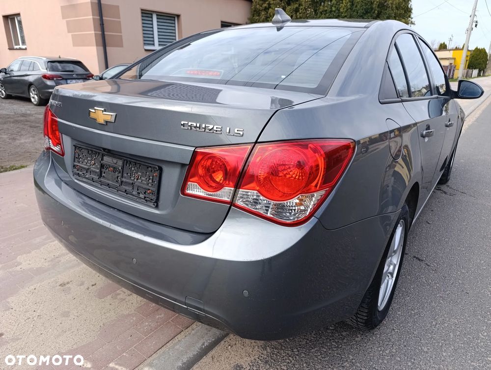 Chevrolet Cruze 1.6 LS - 15