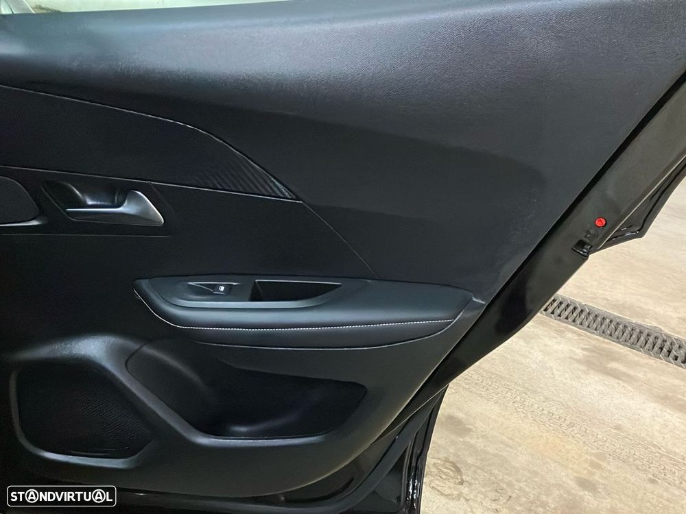 Peugeot 2008 1.2 PureTech Allure - 22