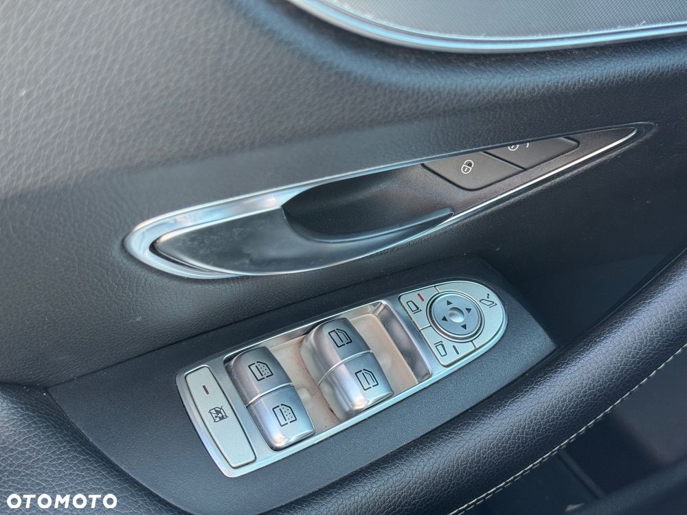 Mercedes-Benz Klasa E 200 4-Matic 9G-TRONIC - 29