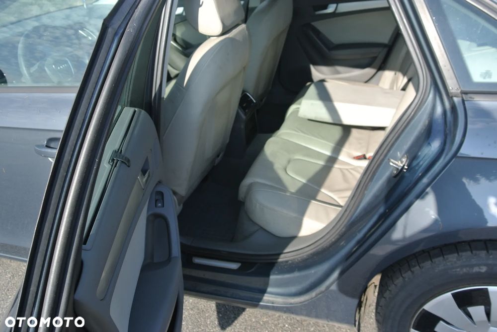 Audi A4 Limousine - 8