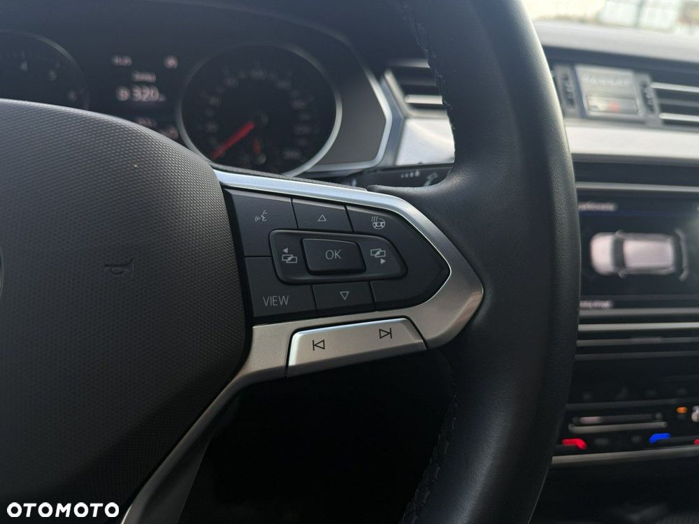 Volkswagen Passat - 11