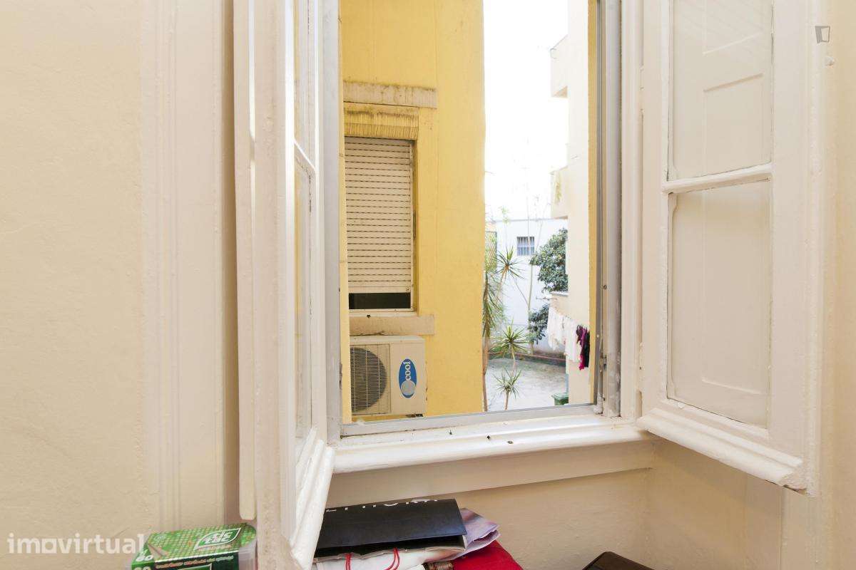 Quarto - localizado em São Sebastião Lisbon - Grande imagem: 3/14