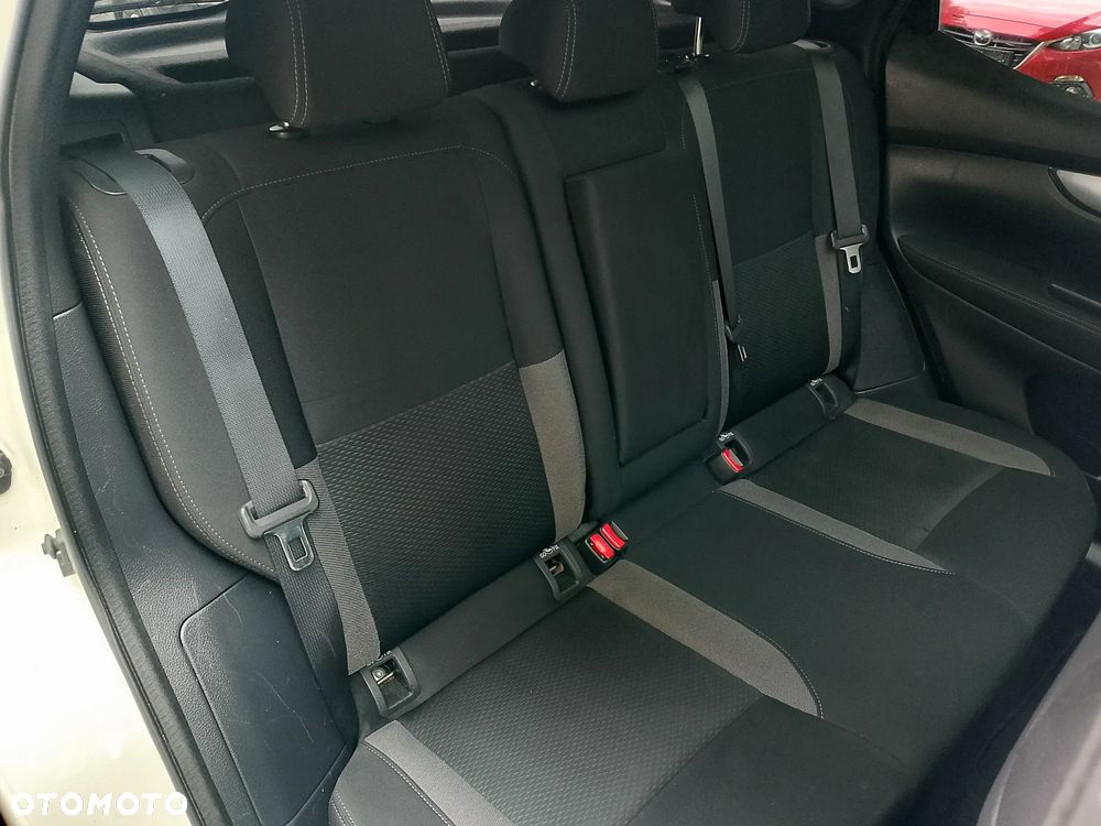 Nissan Qashqai 1.6 DCi Xtronic N-Connecta - 8