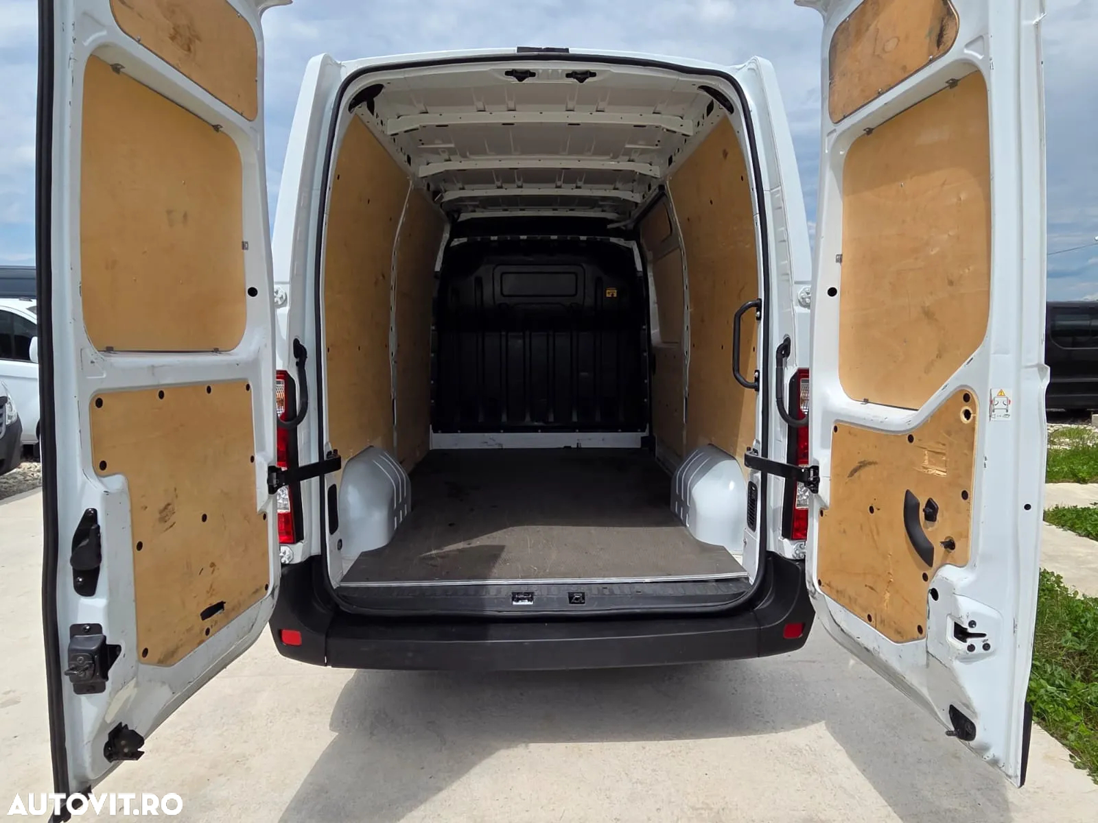 Renault New Master L2H2 - 10
