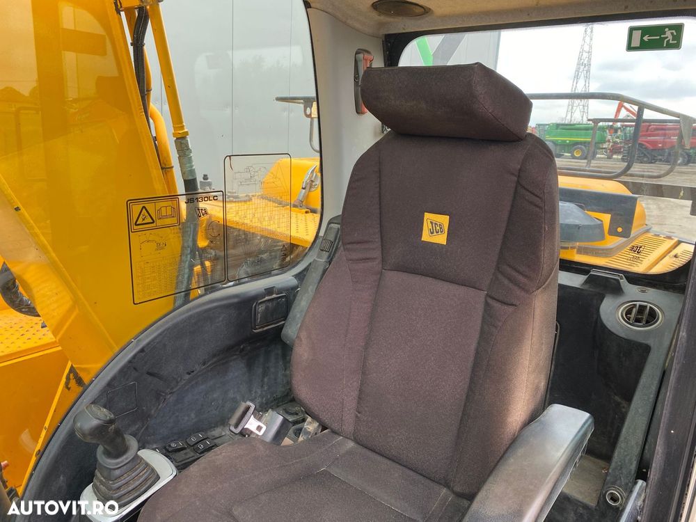 JCB JS130 Excavator - 4