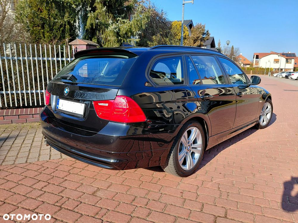 BMW Seria 3 320d DPF Edition Sport - 12