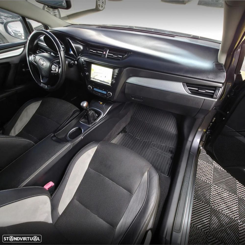 Toyota Avensis Touring Sports 1.6 D-4D Luxury+GPS - 26