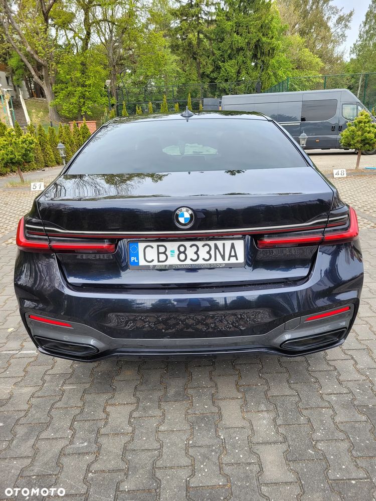 BMW Seria 7 730d mHEV - 9