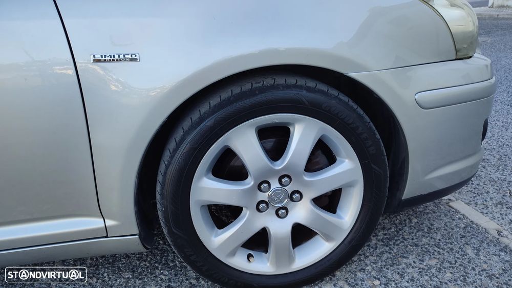 Toyota Avensis SW - 11