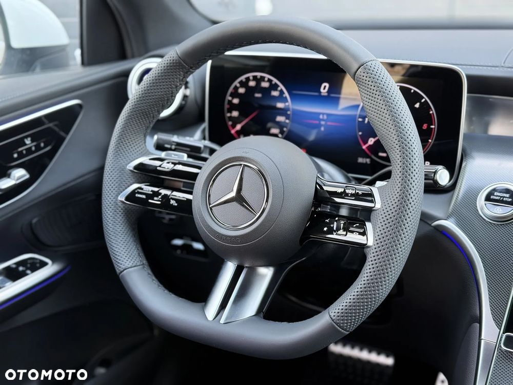 Mercedes-Benz GLC - 30