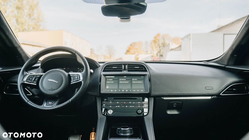 Jaguar F-Pace S AWD - 12