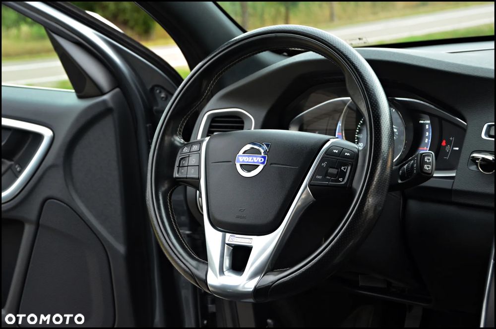 Volvo V60 D2 Drive-E R-Design Momentum - 23