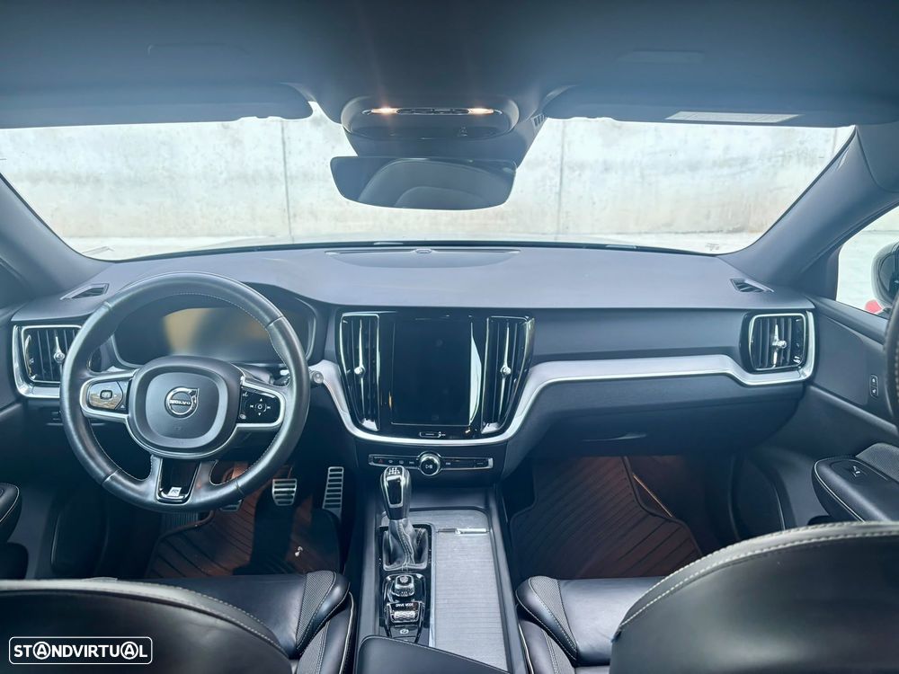 Volvo V60 2.0 D3 R-Design - 2