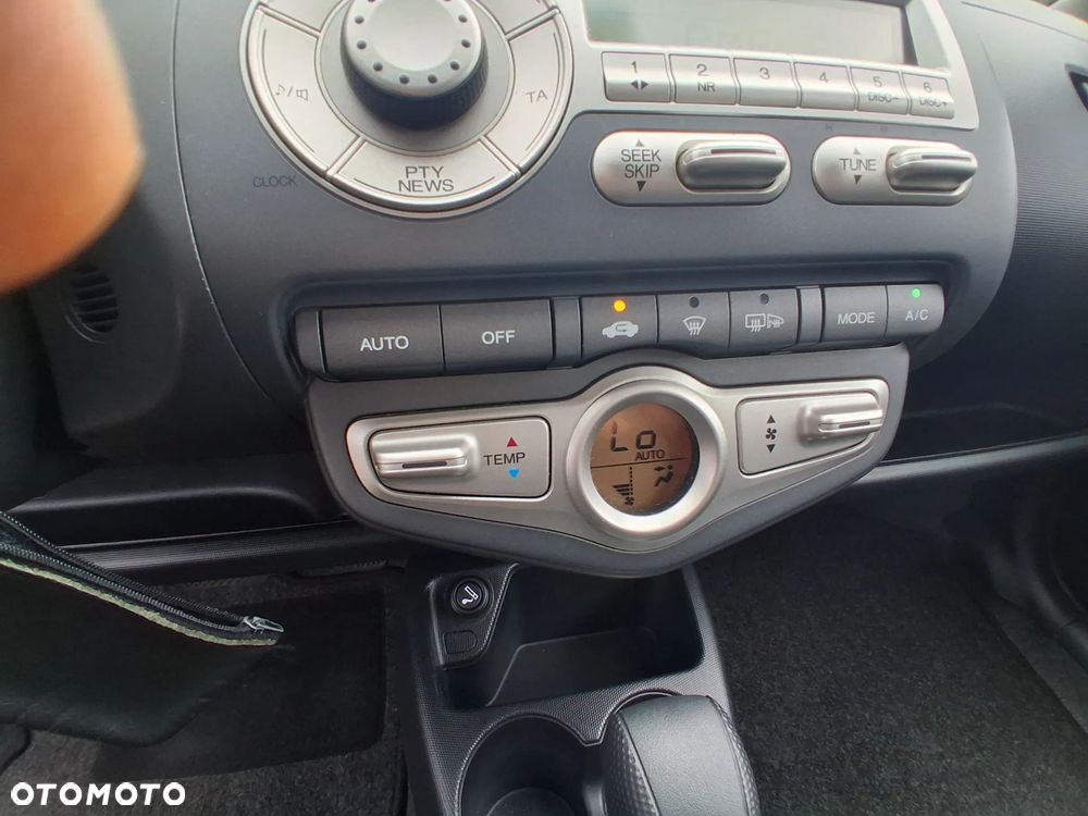 Honda Jazz 1.4 CVT ES - 24
