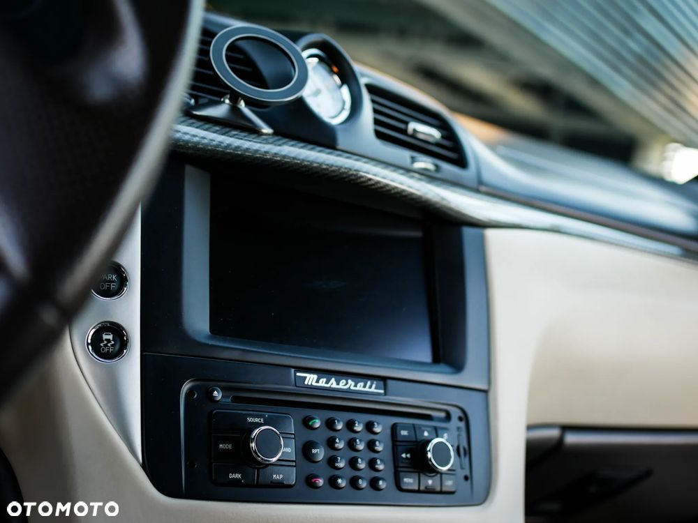 Maserati GranTurismo S Automat - 19
