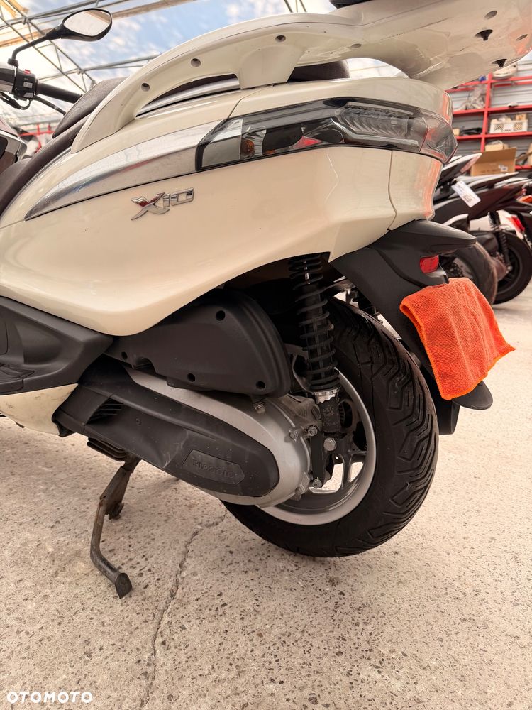 Piaggio X10 - 15