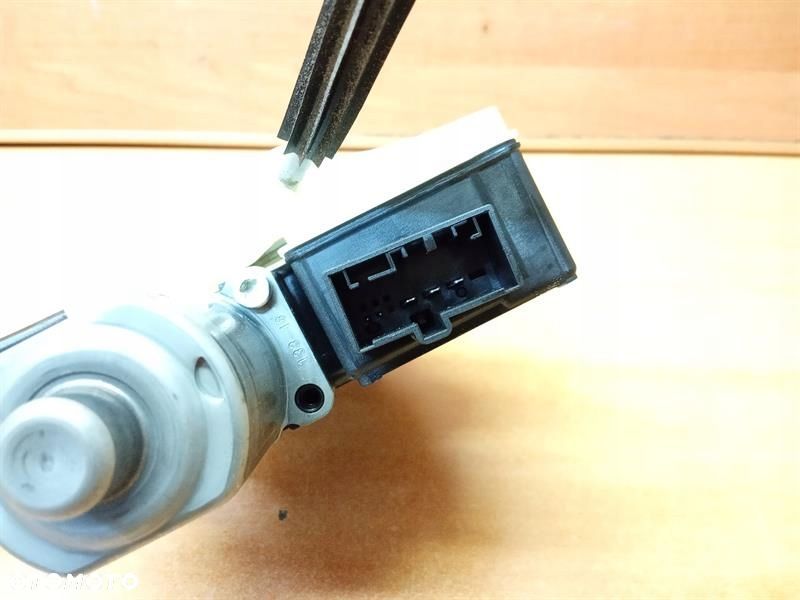 MECHANIZM SZYBY PRAWY TYŁ SEAT ARONA 6F0839462A EU - 2