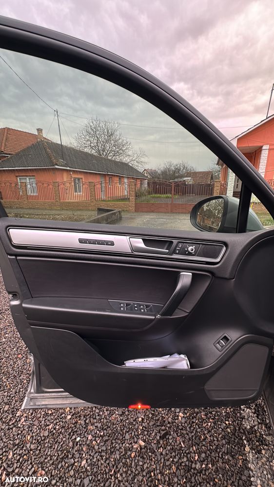 Volkswagen Touareg - 12