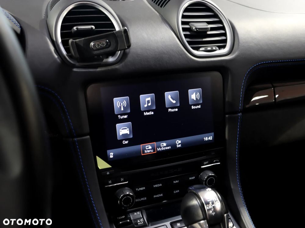 Porsche 718 Spyder - 25