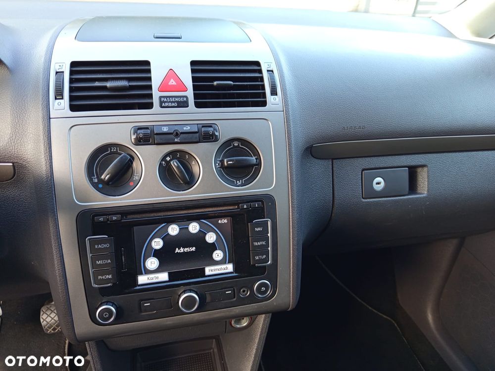 Volkswagen Touran 2.0 TDI DSG Highline - 23
