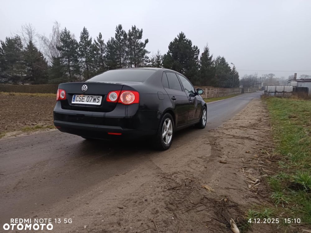 Volkswagen Jetta 2.0 TDI DPF Sportline - 8