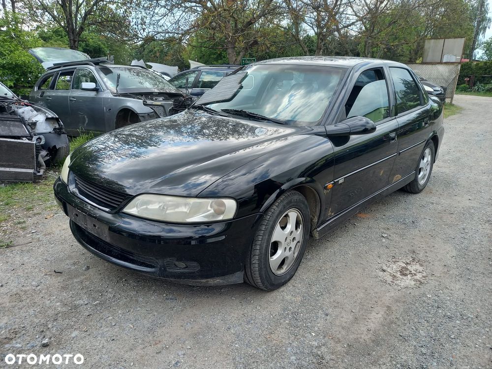 Opel Vecta B lift sedan 99r  silnik 1.8 1.6 16V skrzynia maska zderzak drse