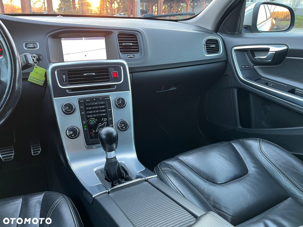 Volvo V60 D3 R-Design Summum - 8