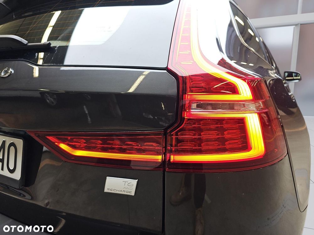 Volvo V60 T6 AWD Plug-In Hybrid Core - 33
