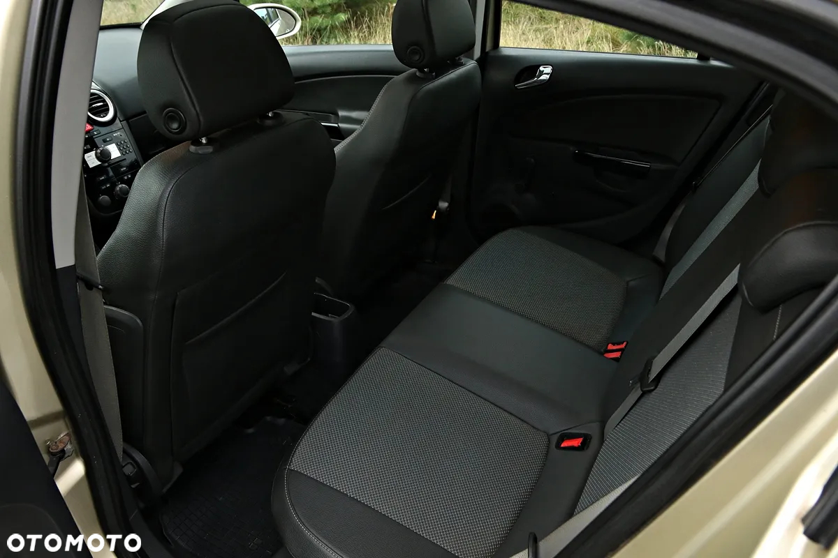 Opel Corsa 1.4 Cosmo - 31