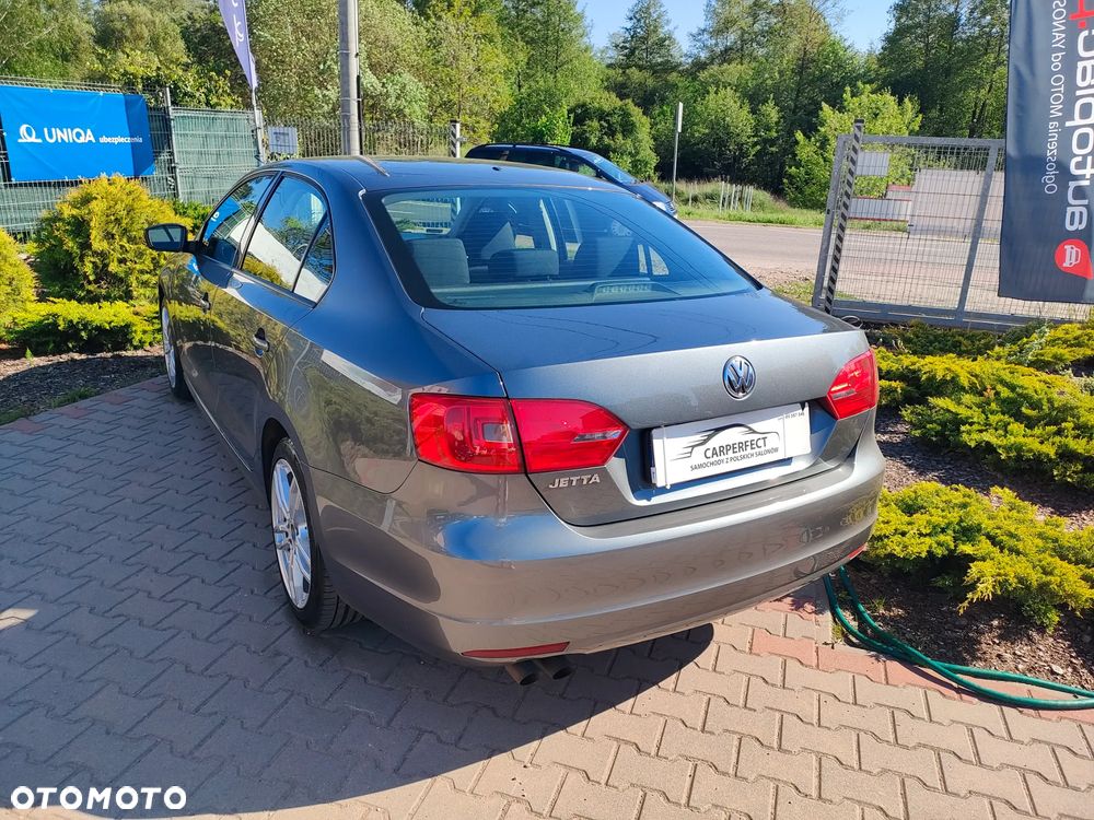 Volkswagen Jetta - 9