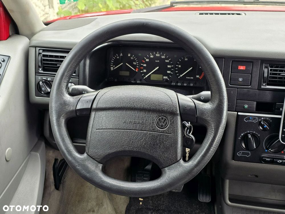 Volkswagen Multivan - 18