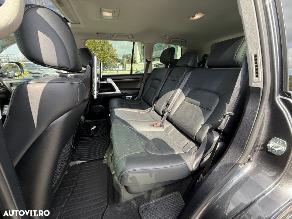 Toyota Land Cruiser - 14