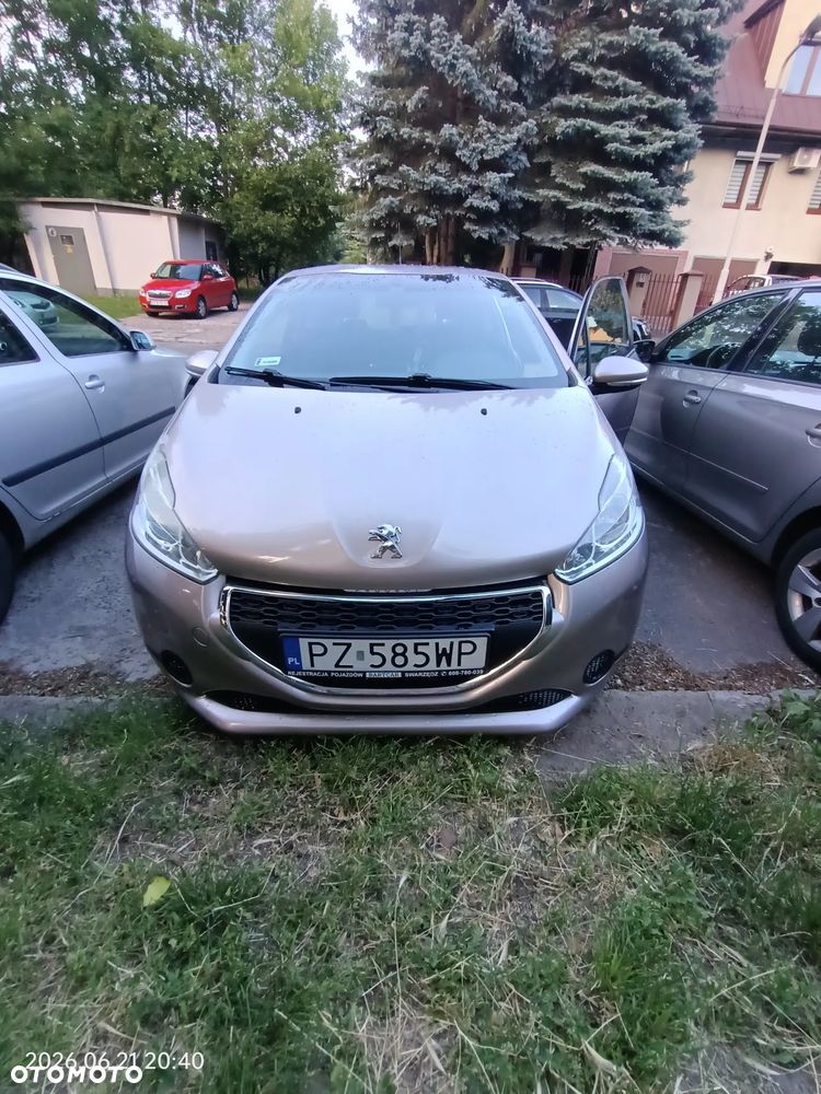 Peugeot 208 - 1