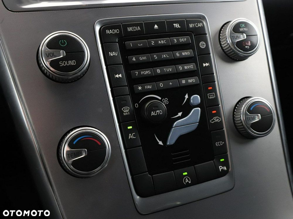 Volvo XC 60 D3 Geartronic Momentum - 26