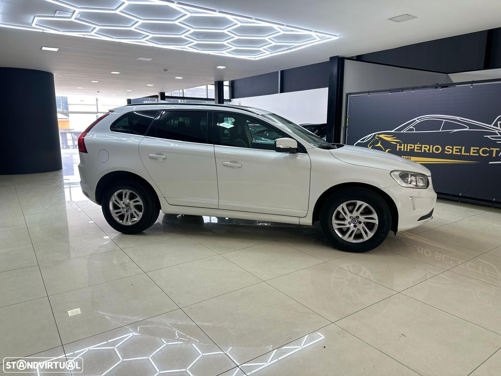 Volvo XC 60 2.0 D4 R-Design Momentum - 4