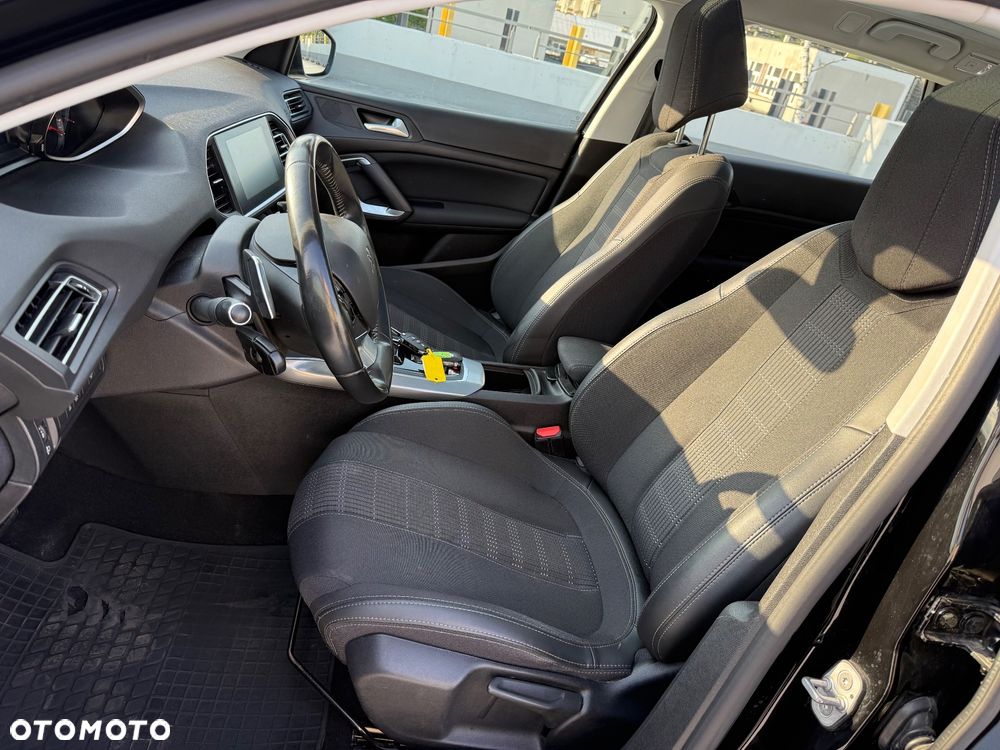 Peugeot 308 SW 1.2 PureTech GPF Allure S&S EAT8 - 14