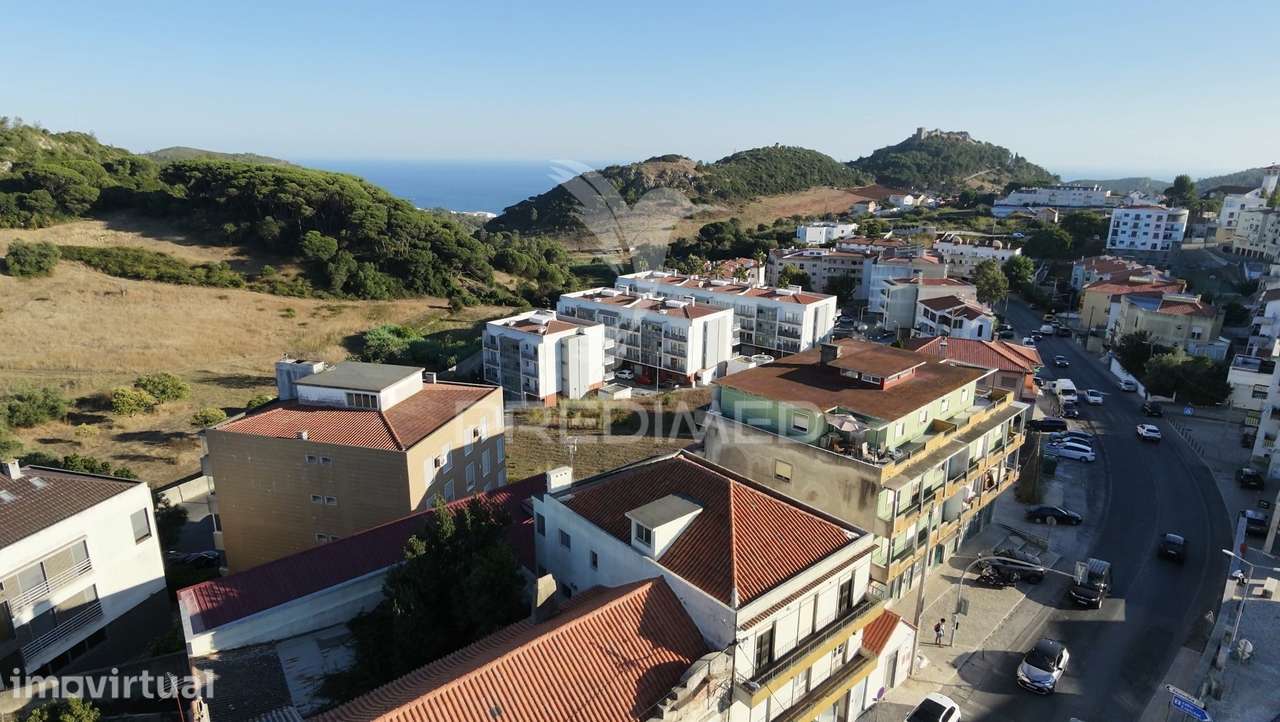 Prédio para Remodelação Total com Jardim Interno em Sesimbra - Grande imagem: 2/33