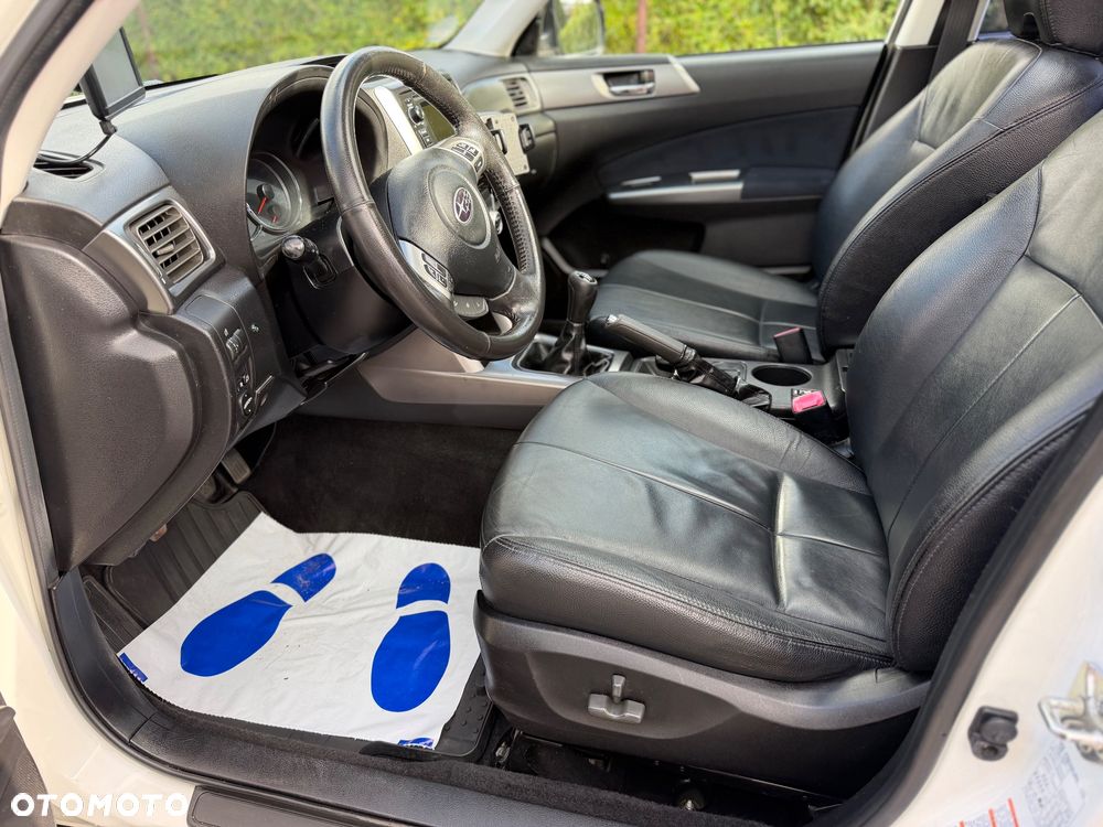 Subaru Forester 2.0X Exclusive - 23