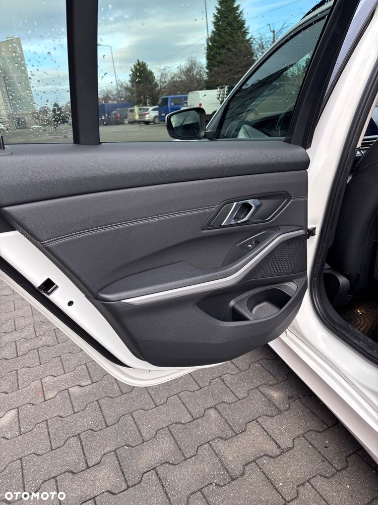 BMW Seria 3 318i Advantage - 14