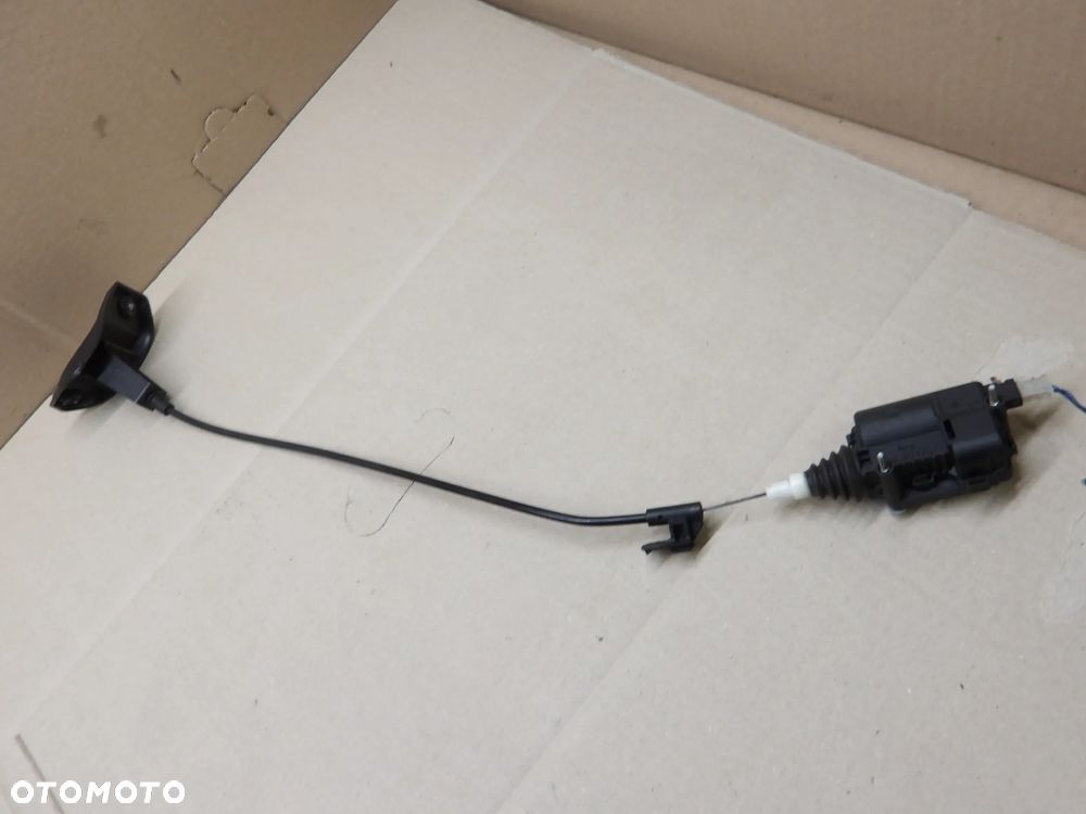 OPEL ASTRA III H HB 5D 1.9D HB 5D SILNICZEK KLAPKI WLEWU PALIWA 13208157 - 2