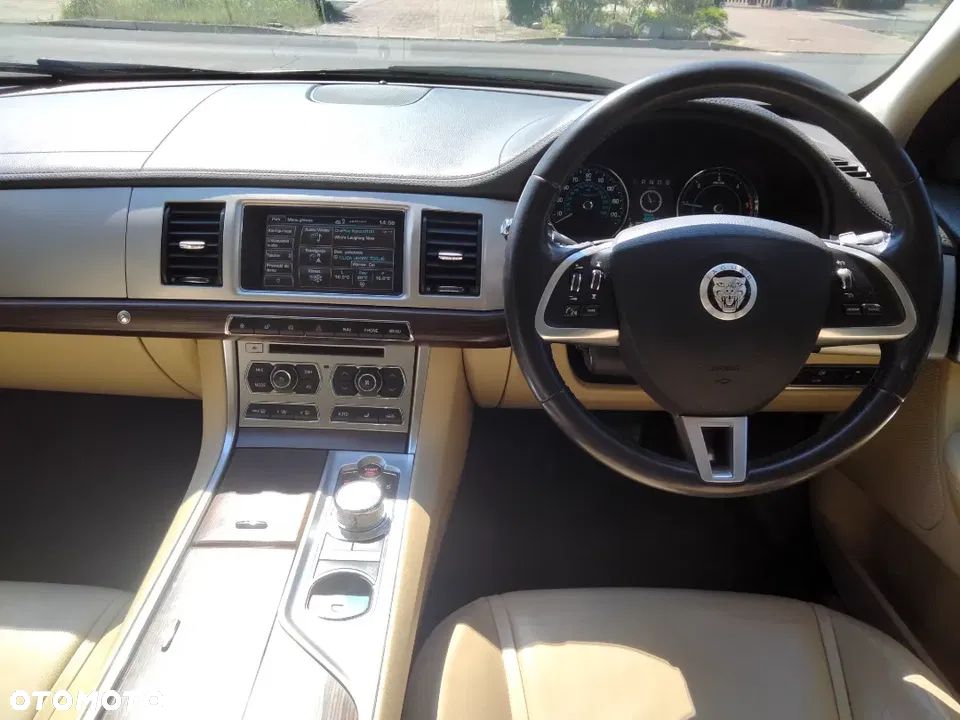 Jaguar XF 2.2 D Luxury - 12