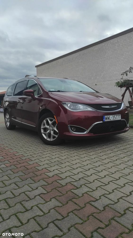 Chrysler Pacifica - 1