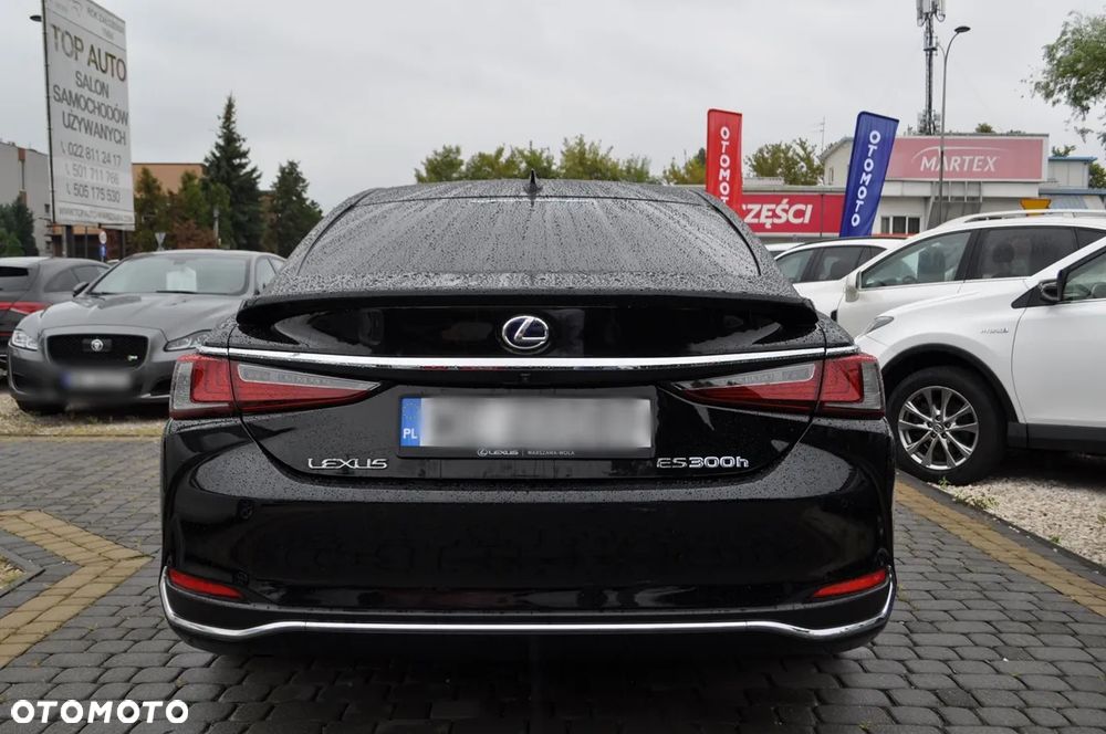 Lexus ES 300h Business Edition + - 11