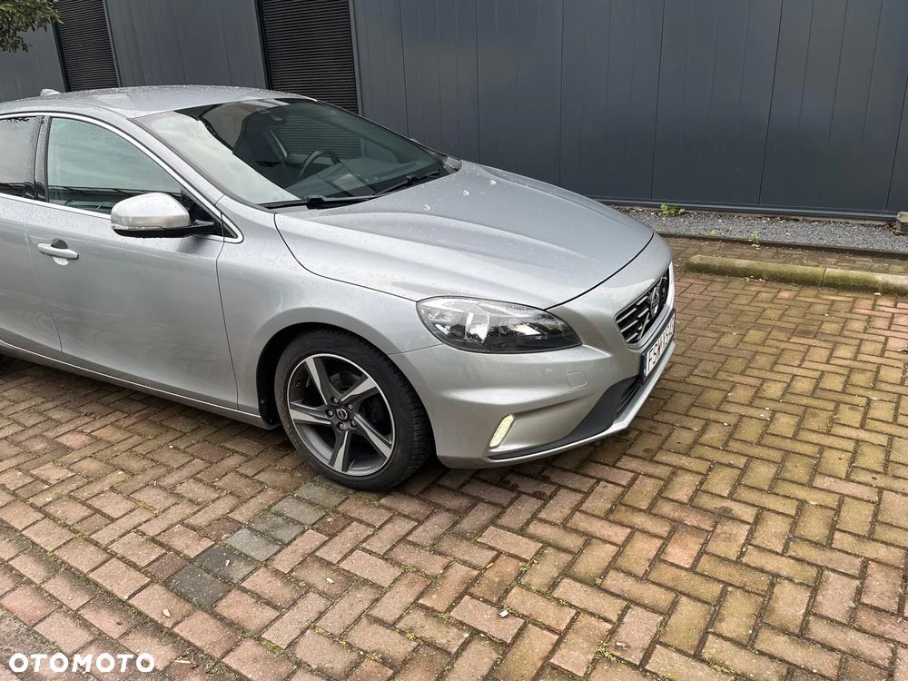 Volvo V40 D2 R-Design - 3
