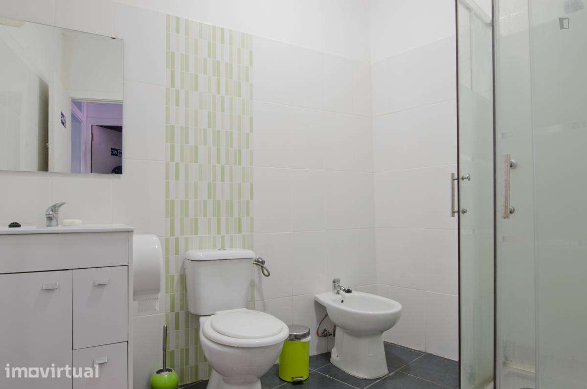 Quarto - localizado em Alcântara Lisbon - Grande imagem: 2/30