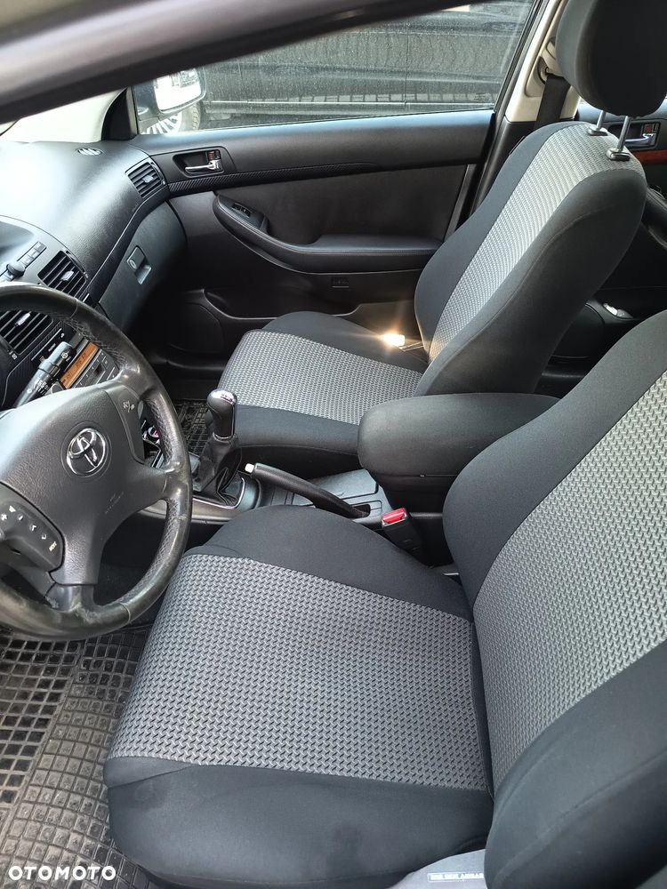 Toyota Avensis - 11