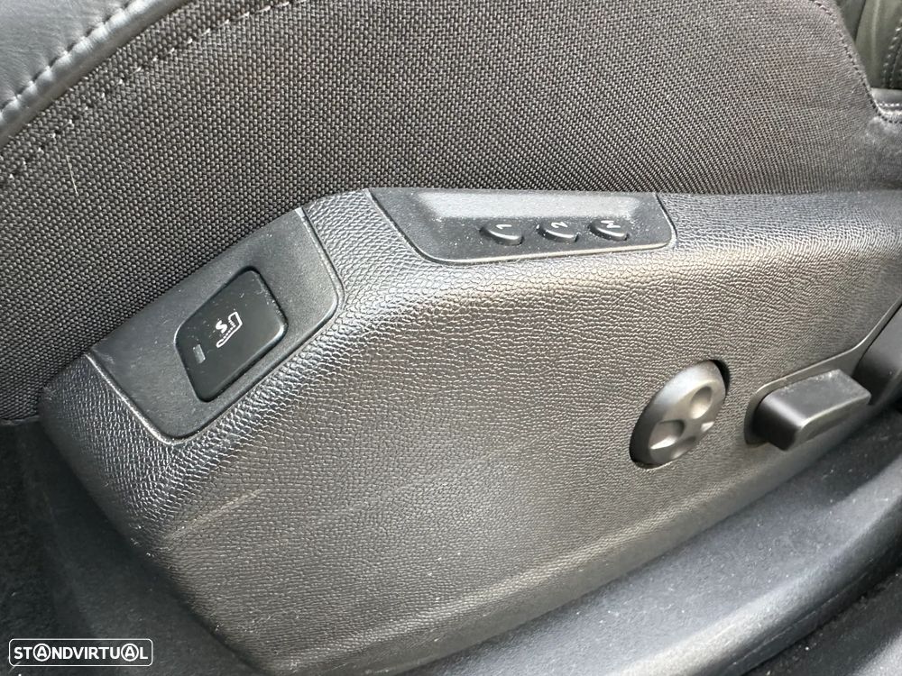 Peugeot 3008 1.6 Hybrid4 GT e-EAT8 - 34