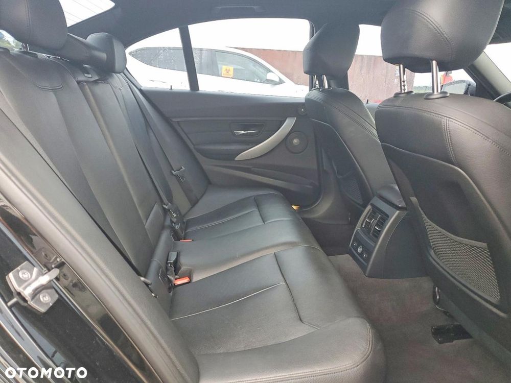 BMW Seria 3 335i Sport Line - 11