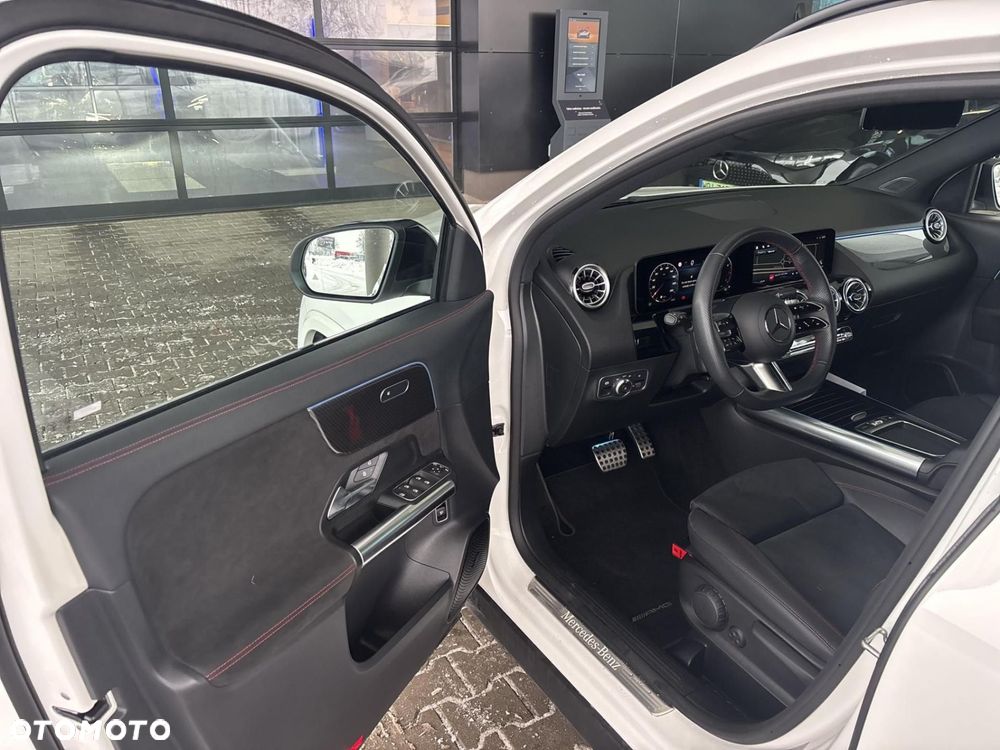 Mercedes-Benz GLA - 10